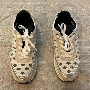 Valentino Garvani Women Ready Go Runner Sneakers White/Grey